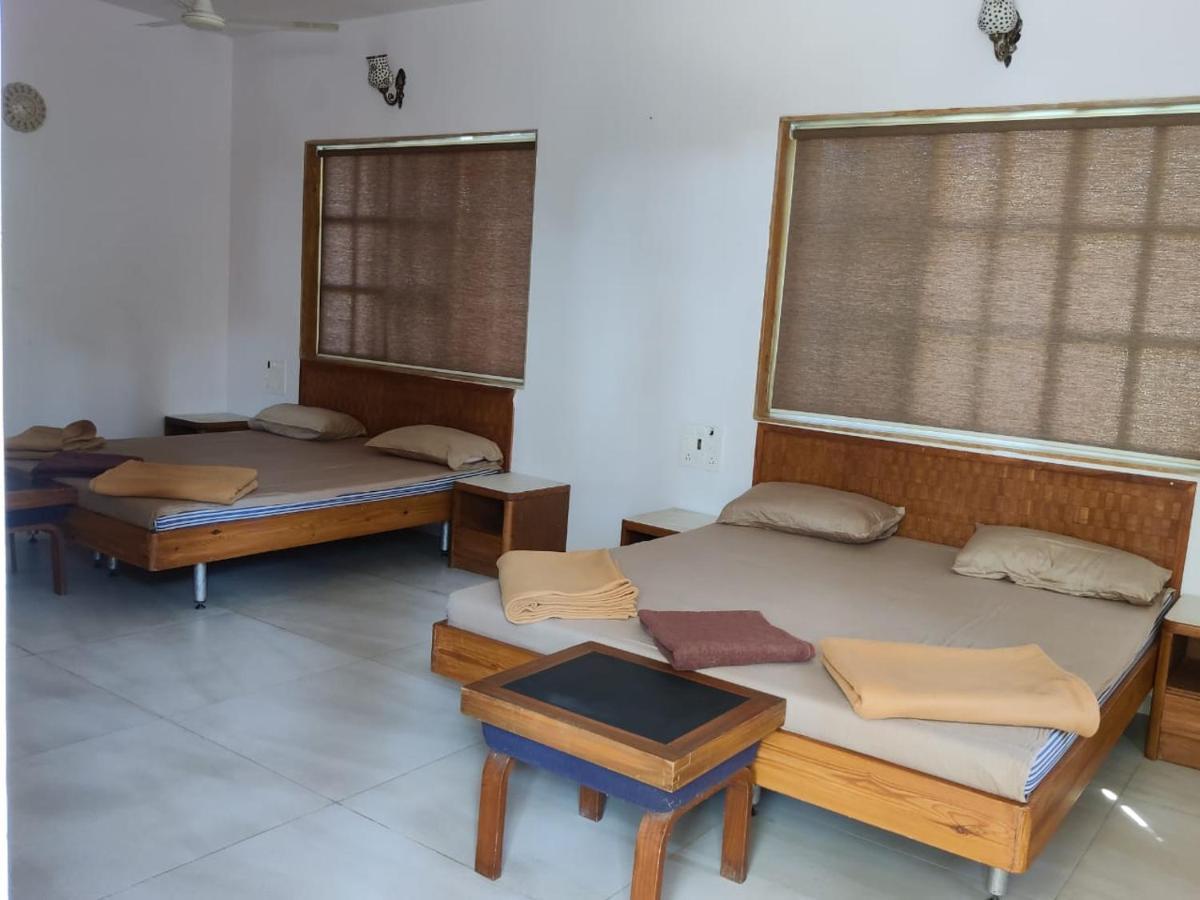 White House Beach Resort, Nagaon エクステリア 写真