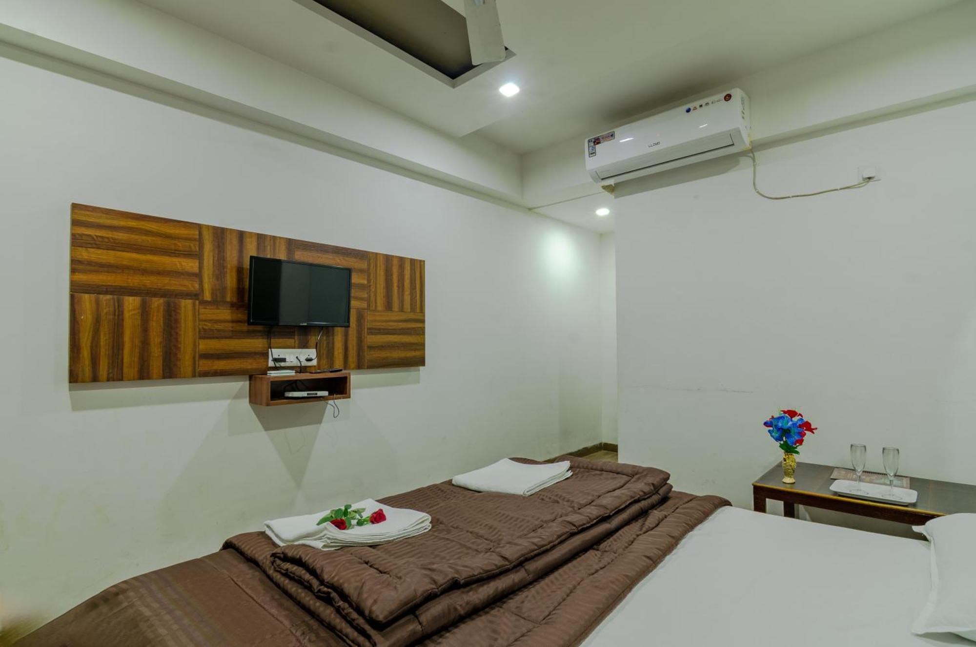 White House Beach Resort, Nagaon エクステリア 写真