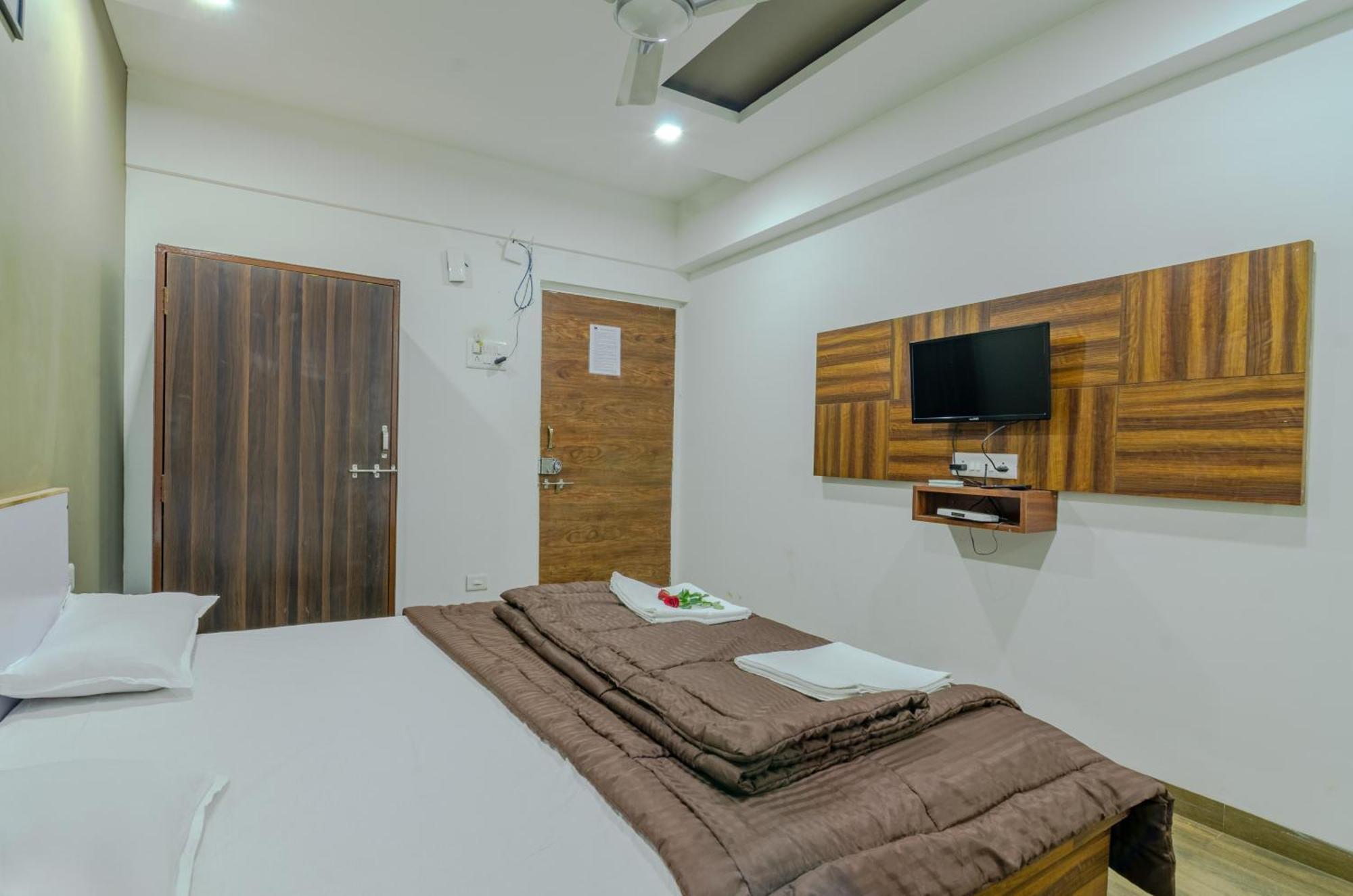 White House Beach Resort, Nagaon エクステリア 写真