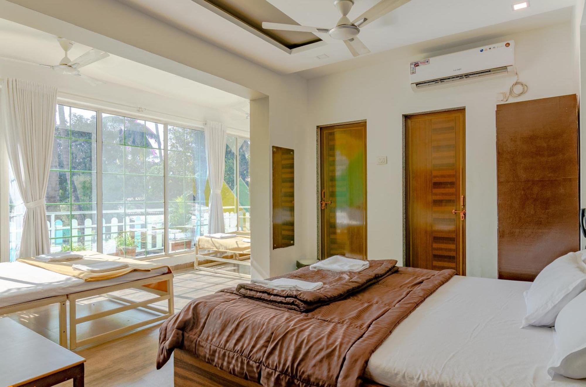 White House Beach Resort, Nagaon エクステリア 写真