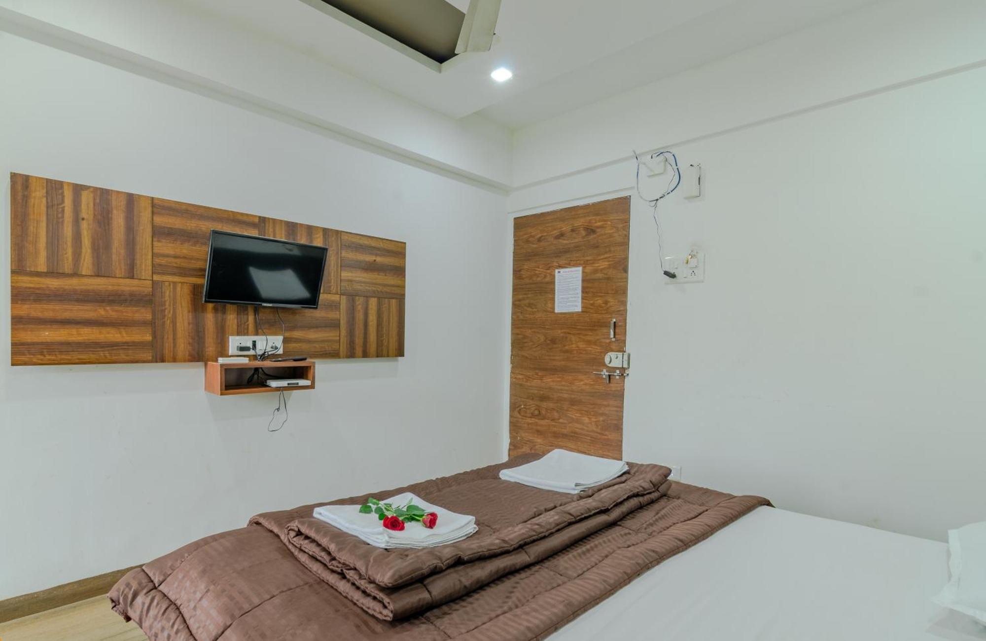 White House Beach Resort, Nagaon エクステリア 写真