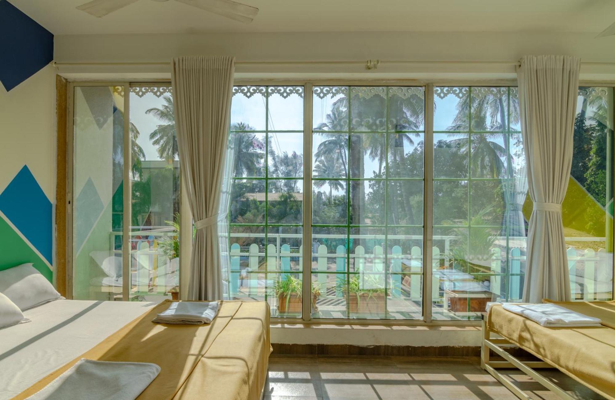 White House Beach Resort, Nagaon エクステリア 写真