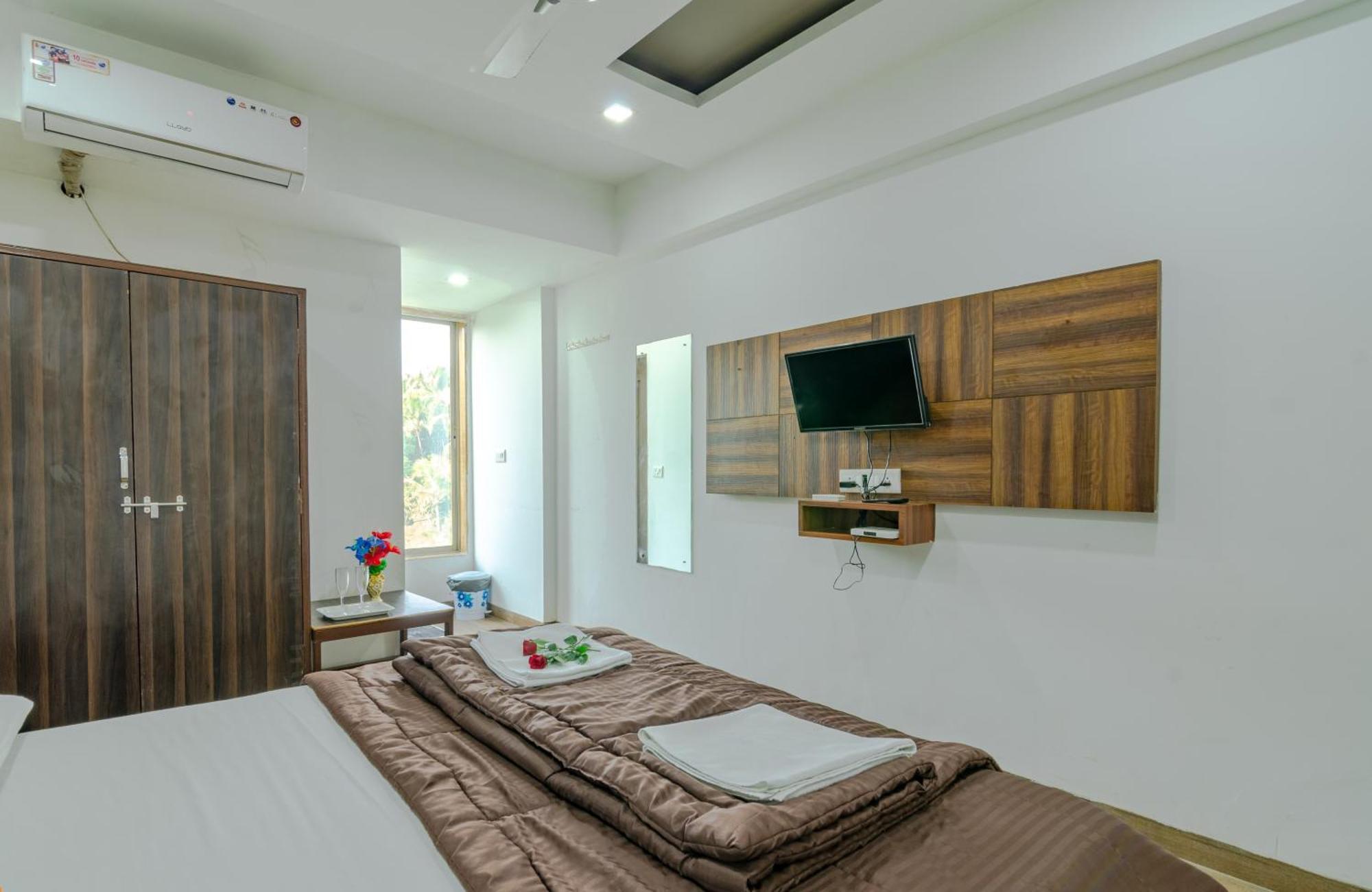 White House Beach Resort, Nagaon エクステリア 写真