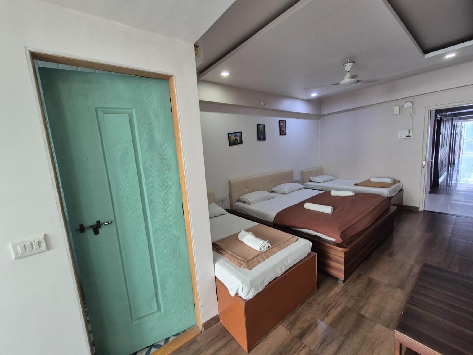 White House Beach Resort, Nagaon エクステリア 写真