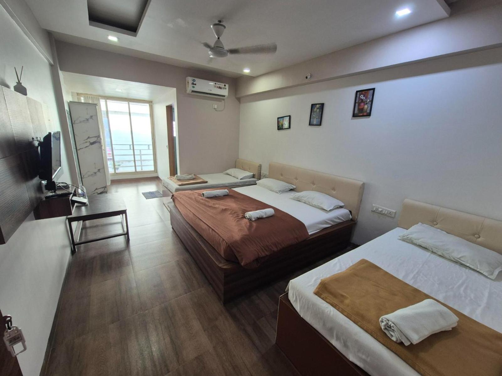 White House Beach Resort, Nagaon エクステリア 写真