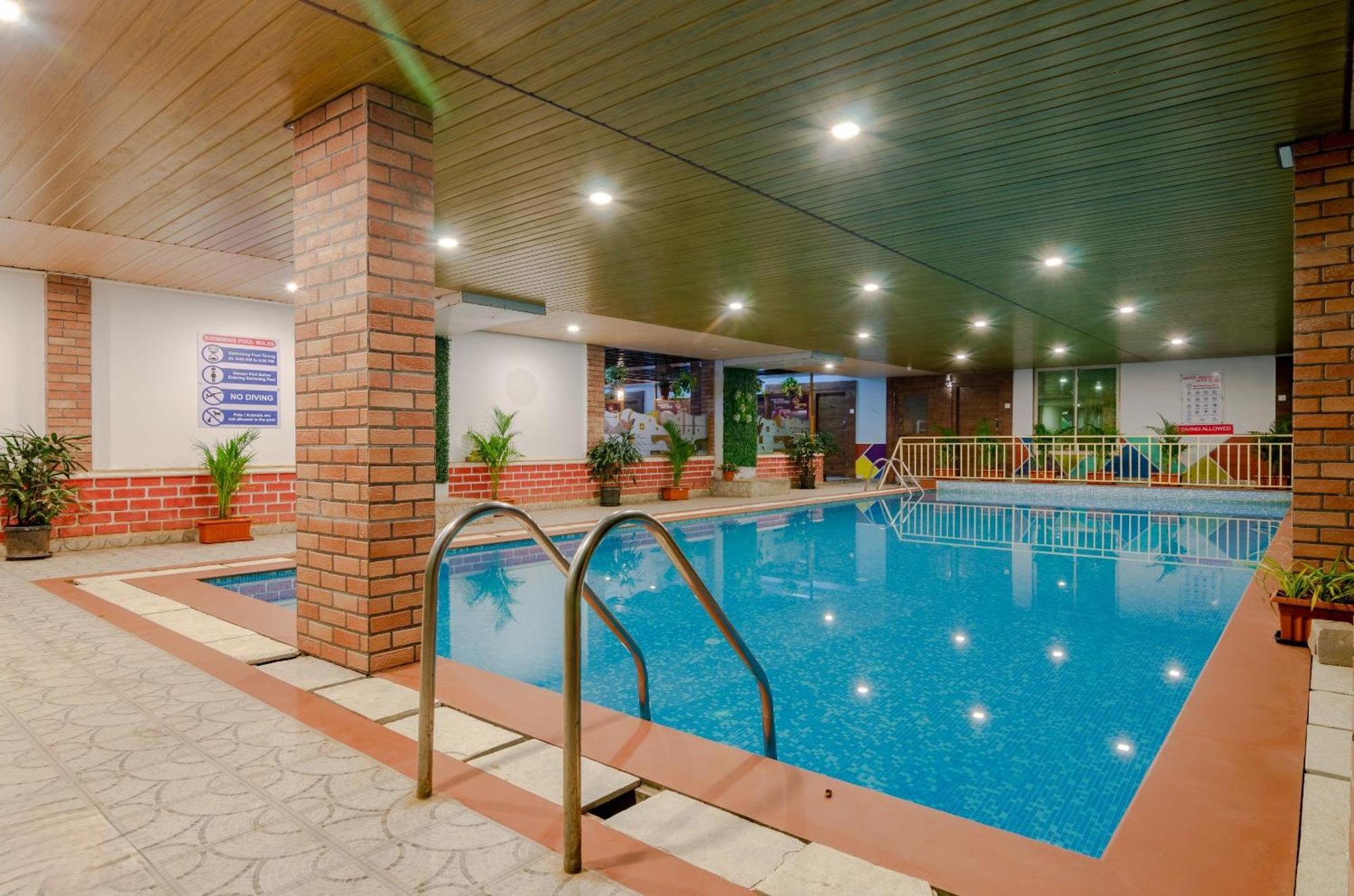 White House Beach Resort, Nagaon エクステリア 写真