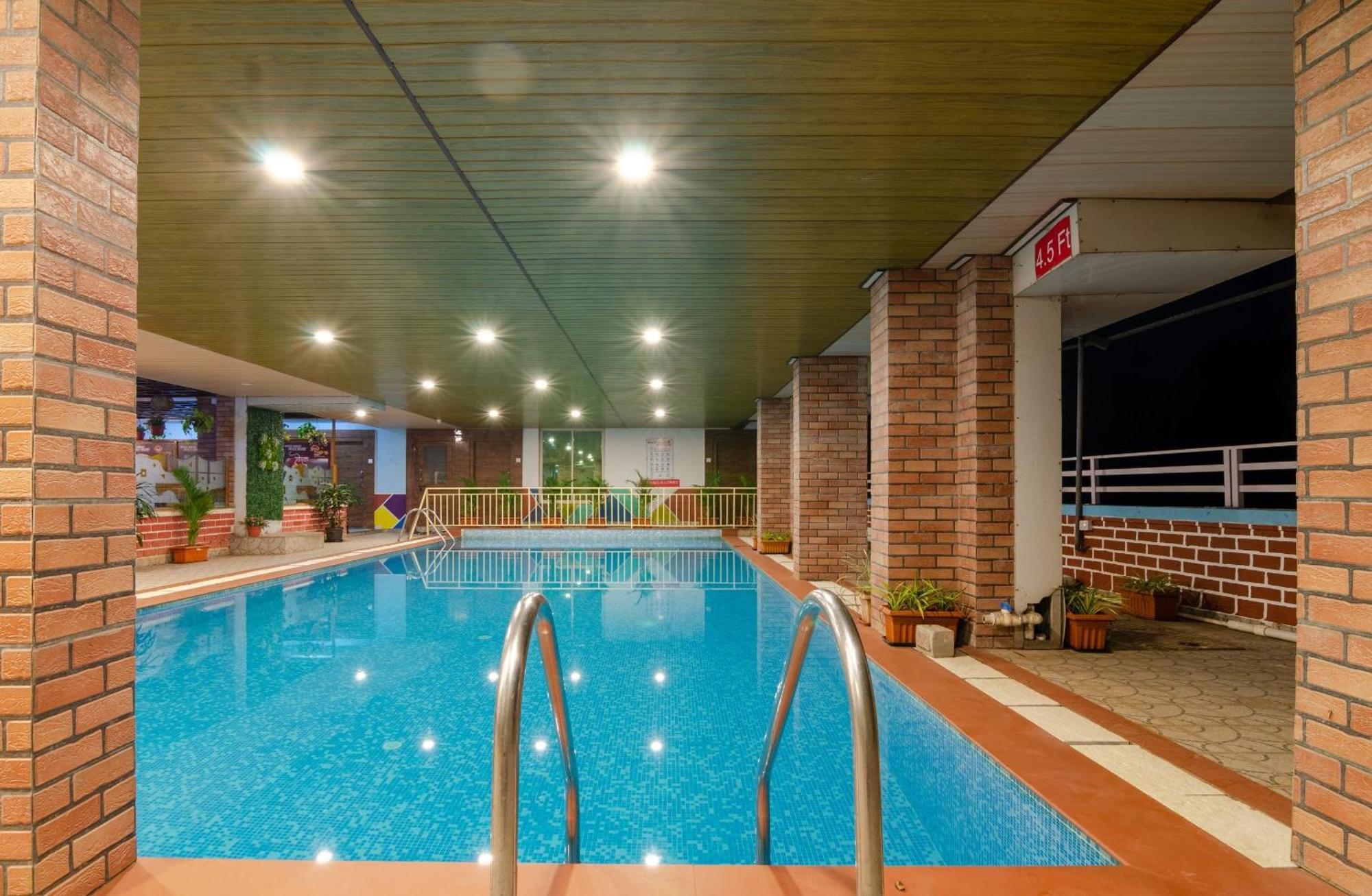 White House Beach Resort, Nagaon エクステリア 写真