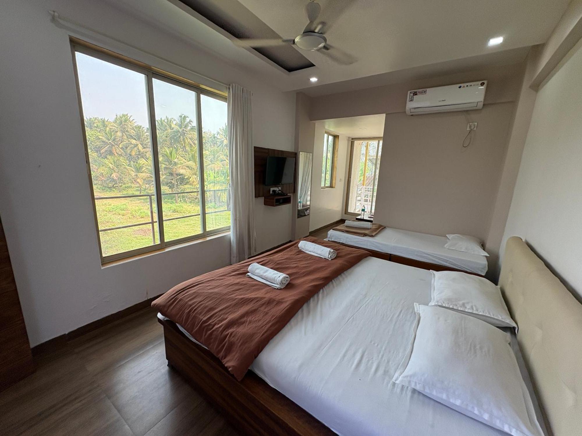 White House Beach Resort, Nagaon エクステリア 写真